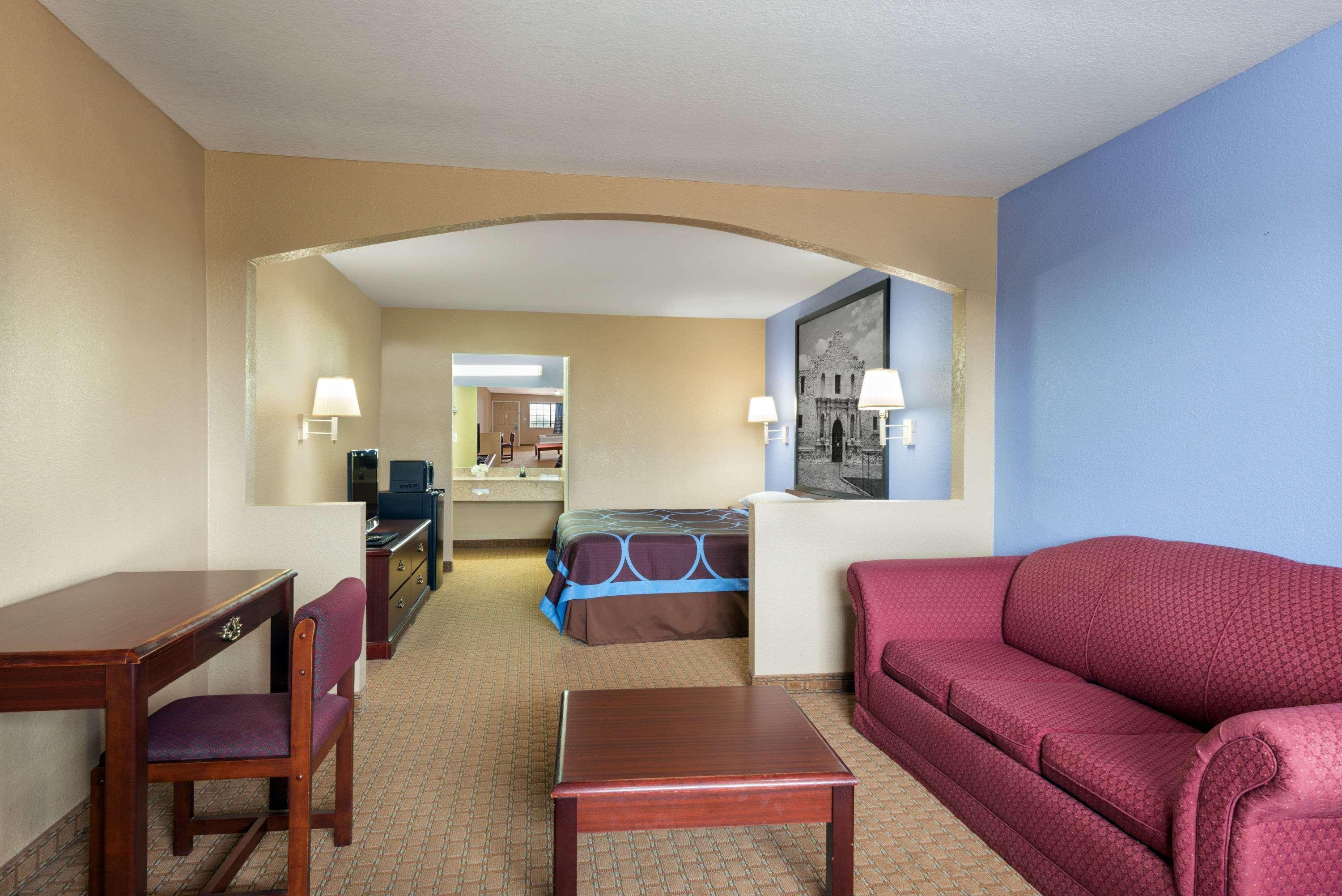 ซูเปอร์ 8 บาย วินด์แฮม ซานอันโตนิโอ/ริเวอร์วอล์ค แอเรีย Hotel ภายนอก รูปภาพ