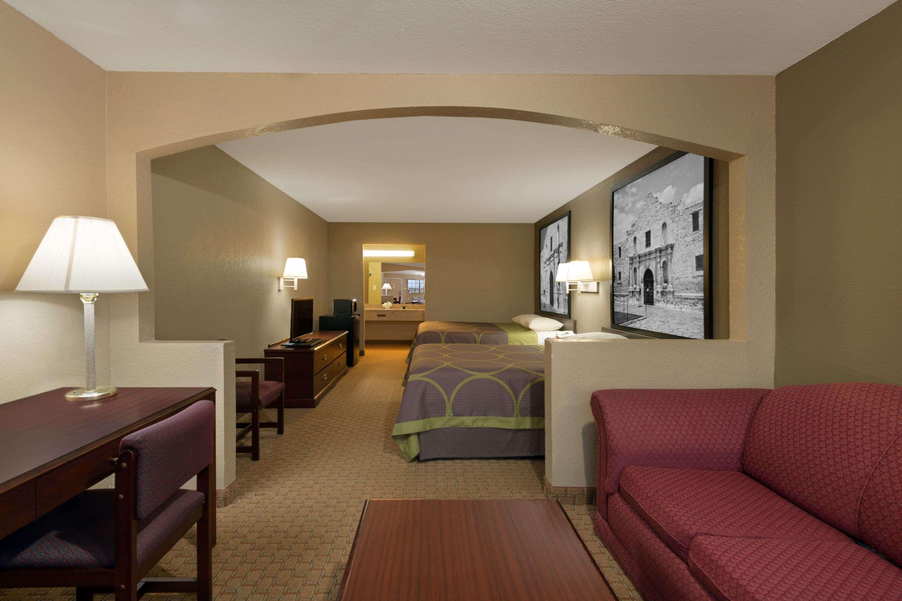 ซูเปอร์ 8 บาย วินด์แฮม ซานอันโตนิโอ/ริเวอร์วอล์ค แอเรีย Hotel ภายนอก รูปภาพ