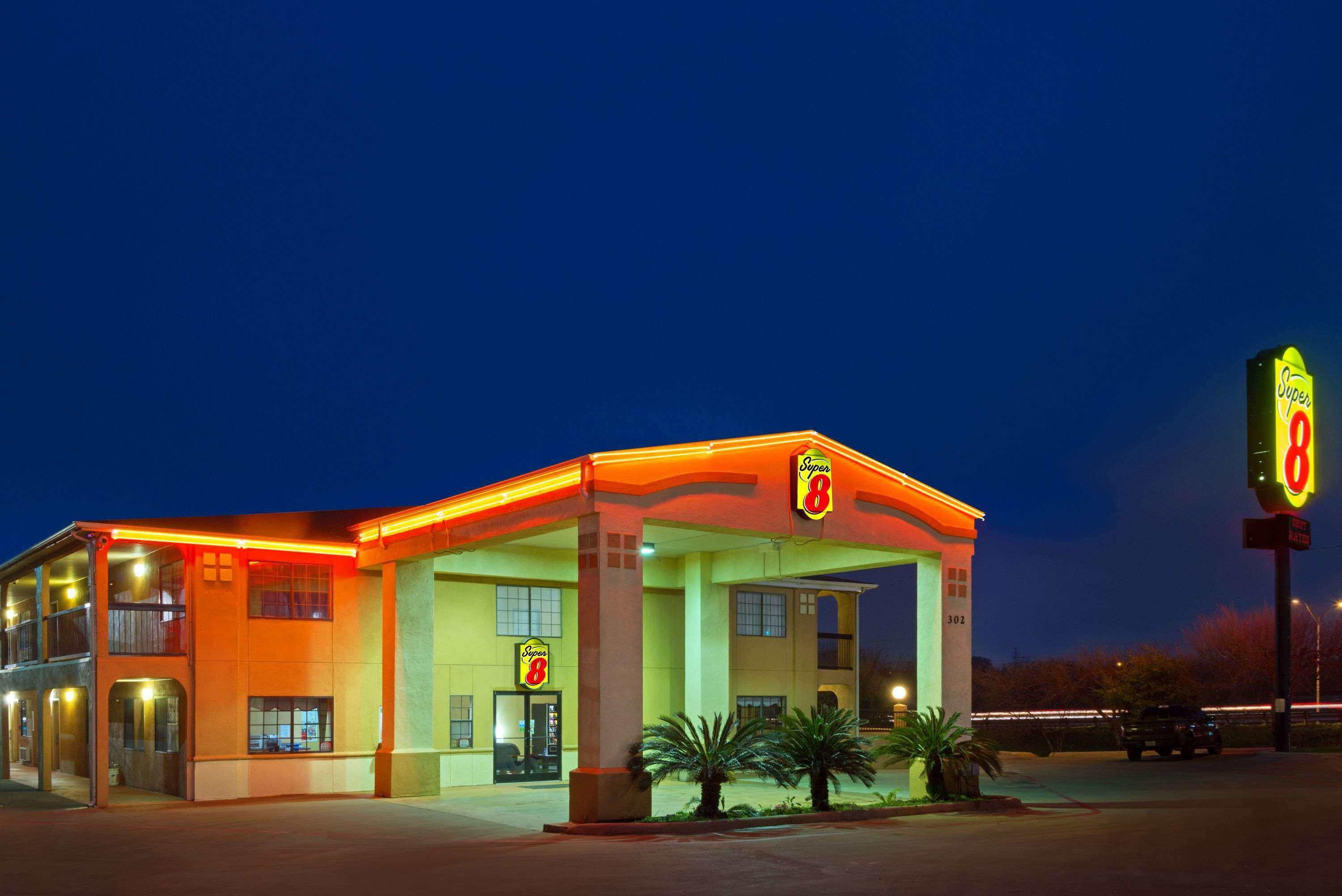 ซูเปอร์ 8 บาย วินด์แฮม ซานอันโตนิโอ/ริเวอร์วอล์ค แอเรีย Hotel ภายนอก รูปภาพ