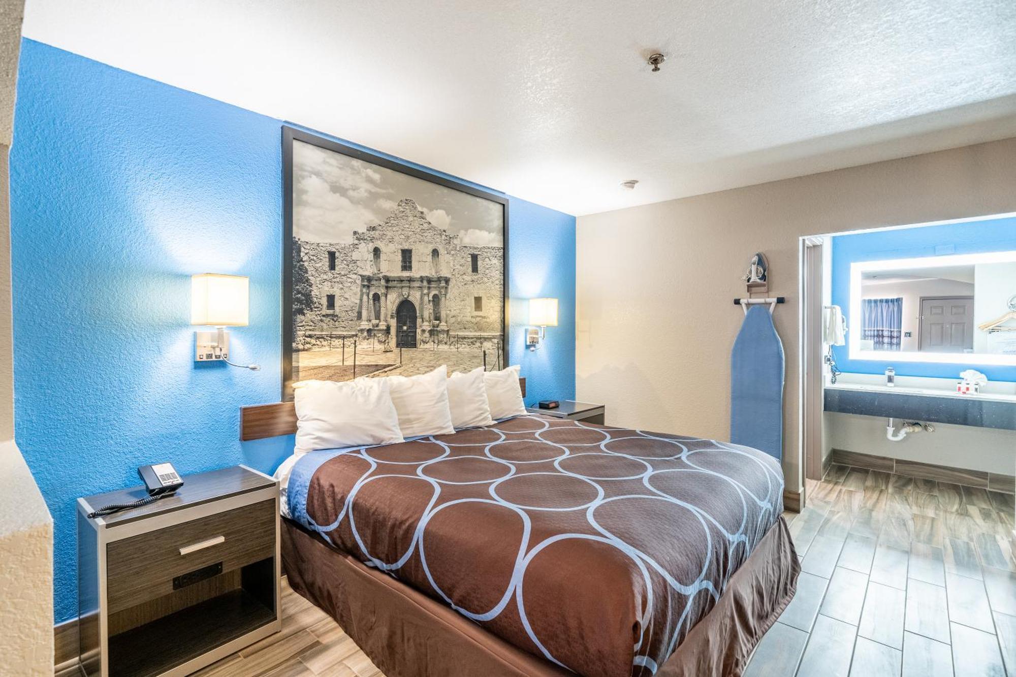 ซูเปอร์ 8 บาย วินด์แฮม ซานอันโตนิโอ/ริเวอร์วอล์ค แอเรีย Hotel ภายนอก รูปภาพ