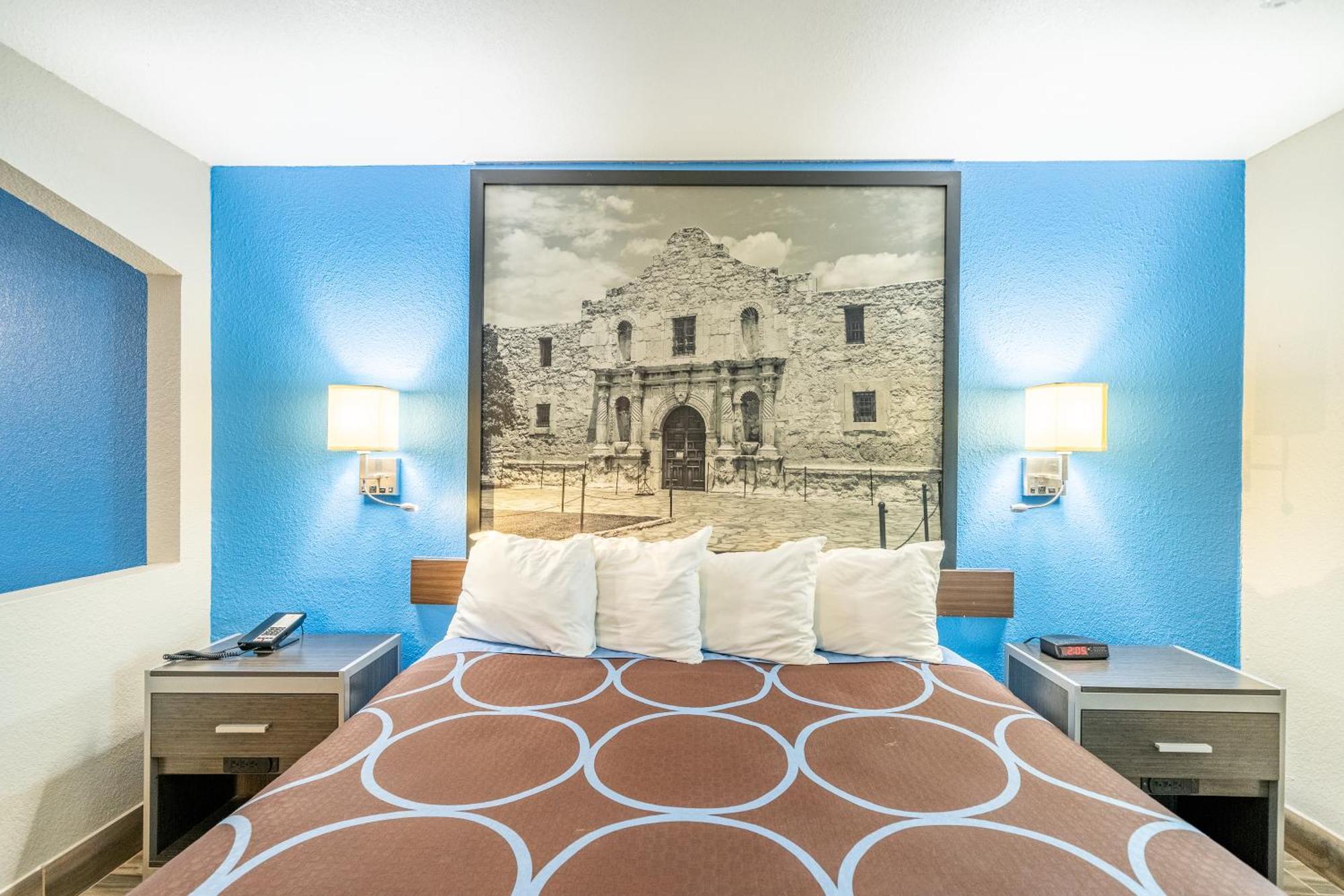 ซูเปอร์ 8 บาย วินด์แฮม ซานอันโตนิโอ/ริเวอร์วอล์ค แอเรีย Hotel ภายนอก รูปภาพ