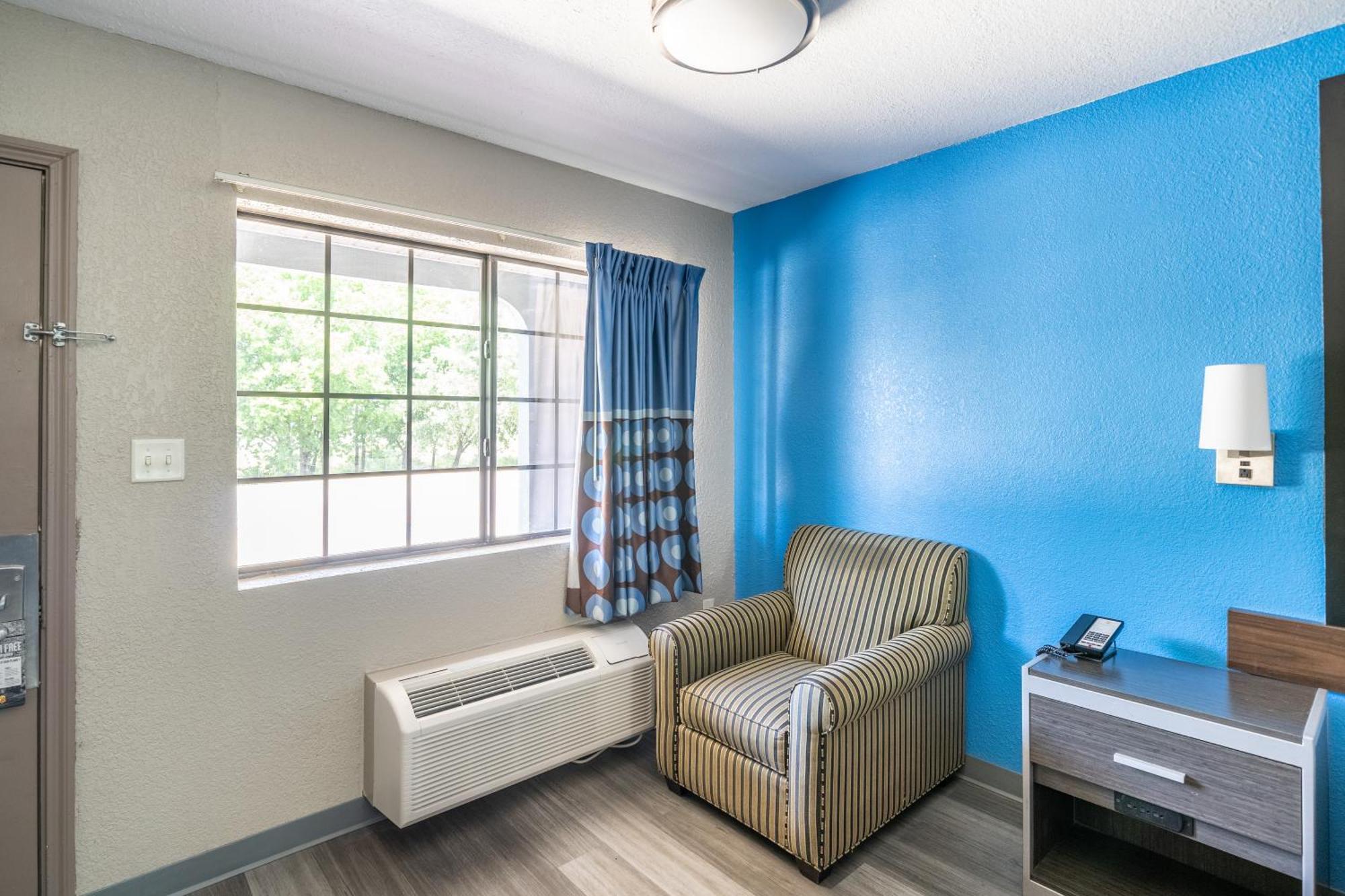 ซูเปอร์ 8 บาย วินด์แฮม ซานอันโตนิโอ/ริเวอร์วอล์ค แอเรีย Hotel ภายนอก รูปภาพ