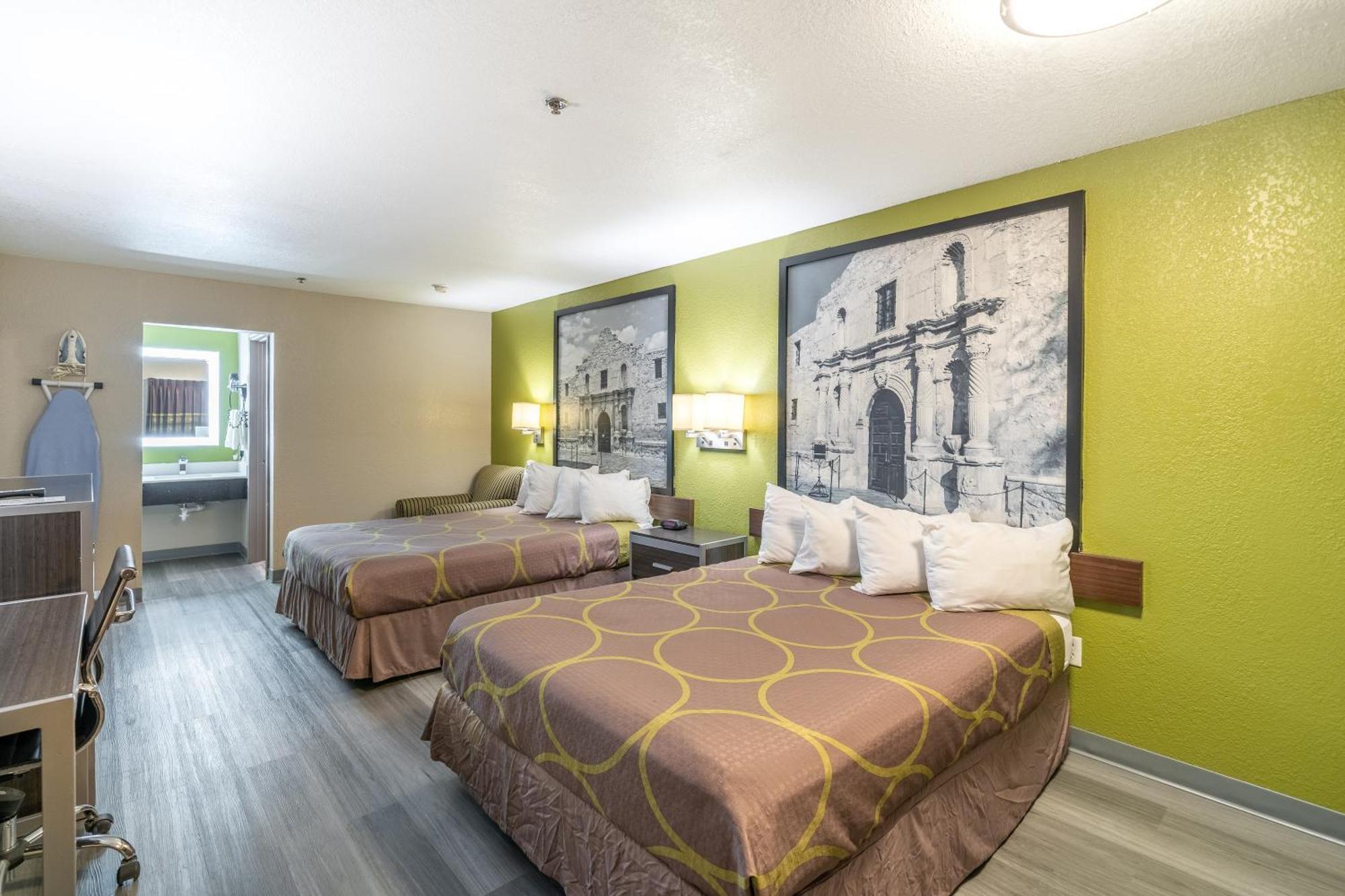ซูเปอร์ 8 บาย วินด์แฮม ซานอันโตนิโอ/ริเวอร์วอล์ค แอเรีย Hotel ภายนอก รูปภาพ