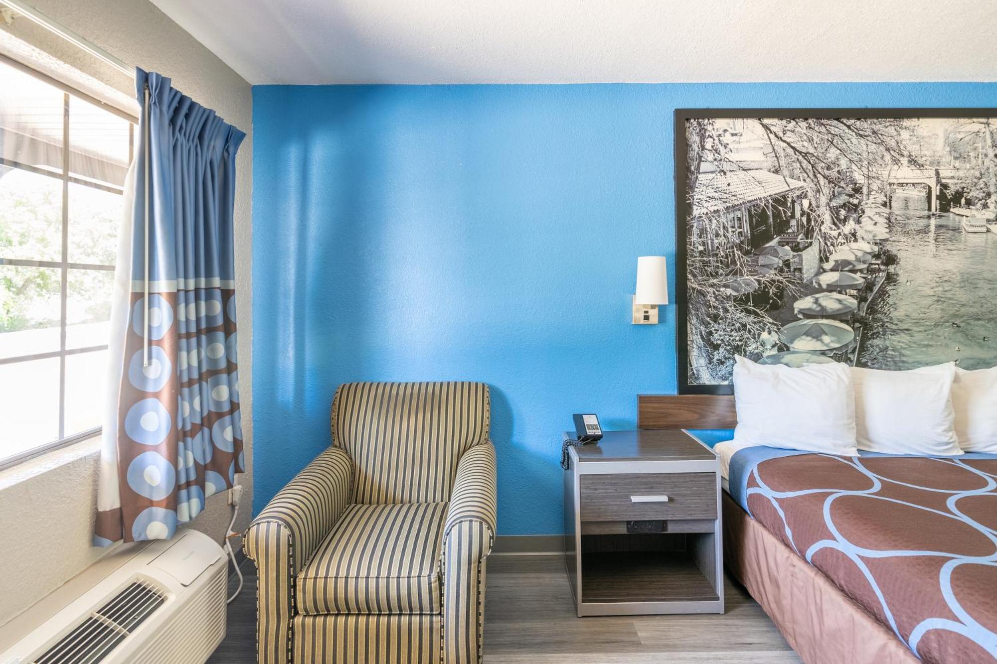 ซูเปอร์ 8 บาย วินด์แฮม ซานอันโตนิโอ/ริเวอร์วอล์ค แอเรีย Hotel ภายนอก รูปภาพ