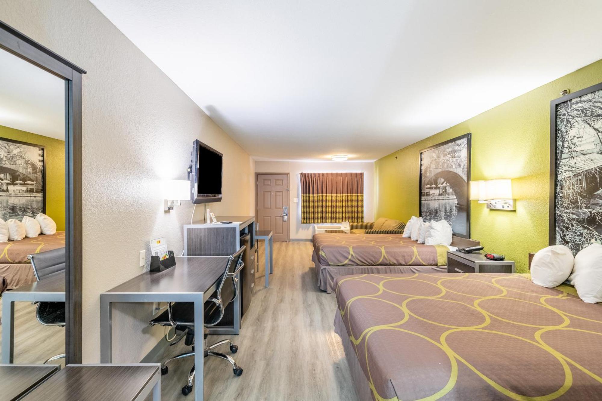 ซูเปอร์ 8 บาย วินด์แฮม ซานอันโตนิโอ/ริเวอร์วอล์ค แอเรีย Hotel ภายนอก รูปภาพ