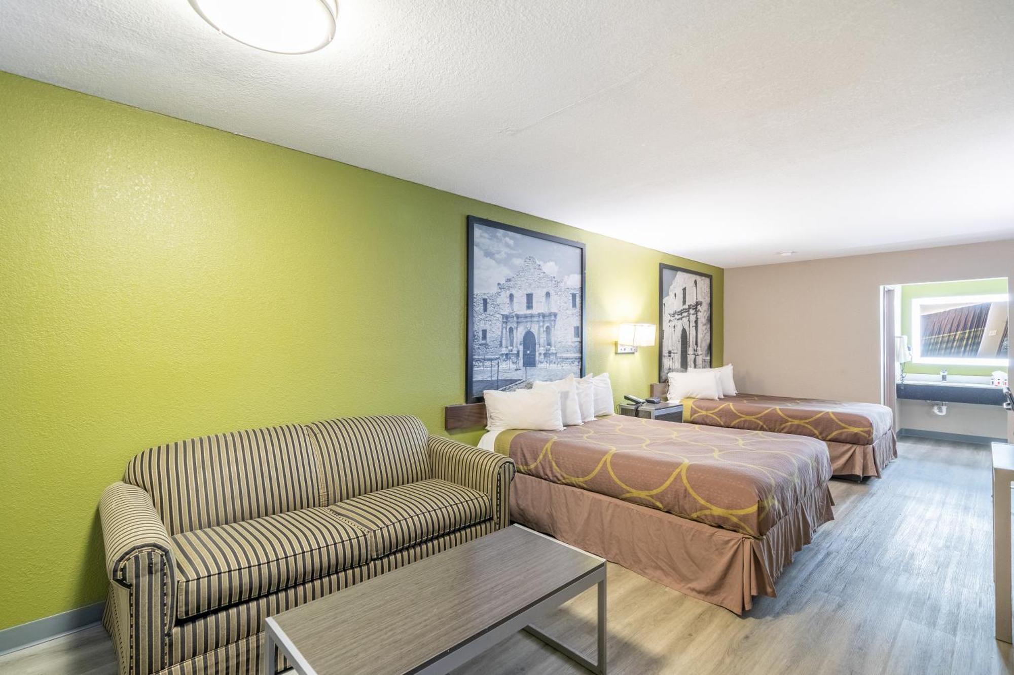 ซูเปอร์ 8 บาย วินด์แฮม ซานอันโตนิโอ/ริเวอร์วอล์ค แอเรีย Hotel ภายนอก รูปภาพ