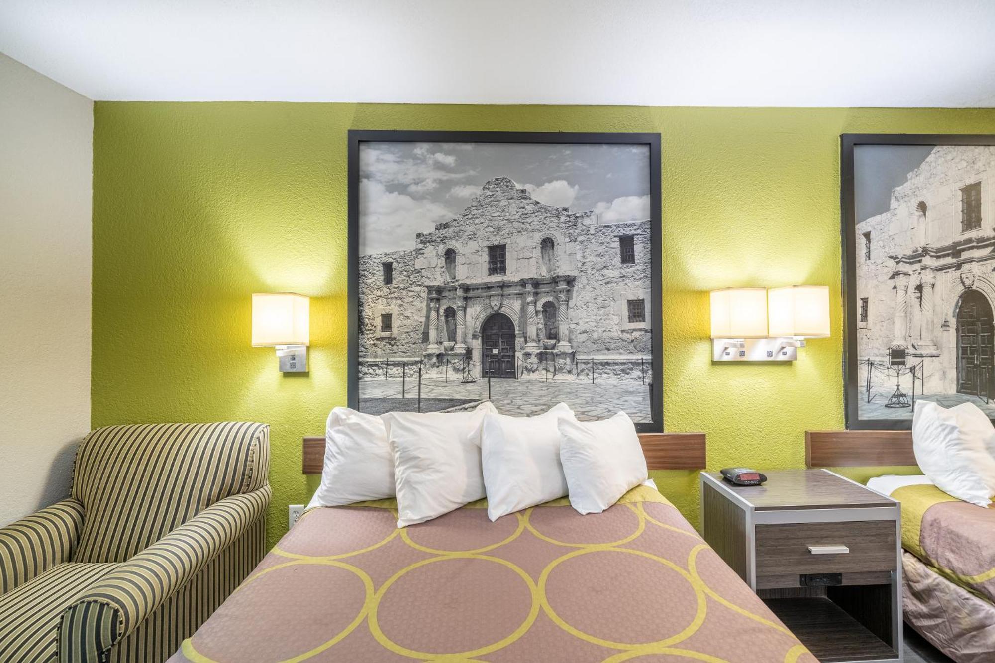 ซูเปอร์ 8 บาย วินด์แฮม ซานอันโตนิโอ/ริเวอร์วอล์ค แอเรีย Hotel ภายนอก รูปภาพ