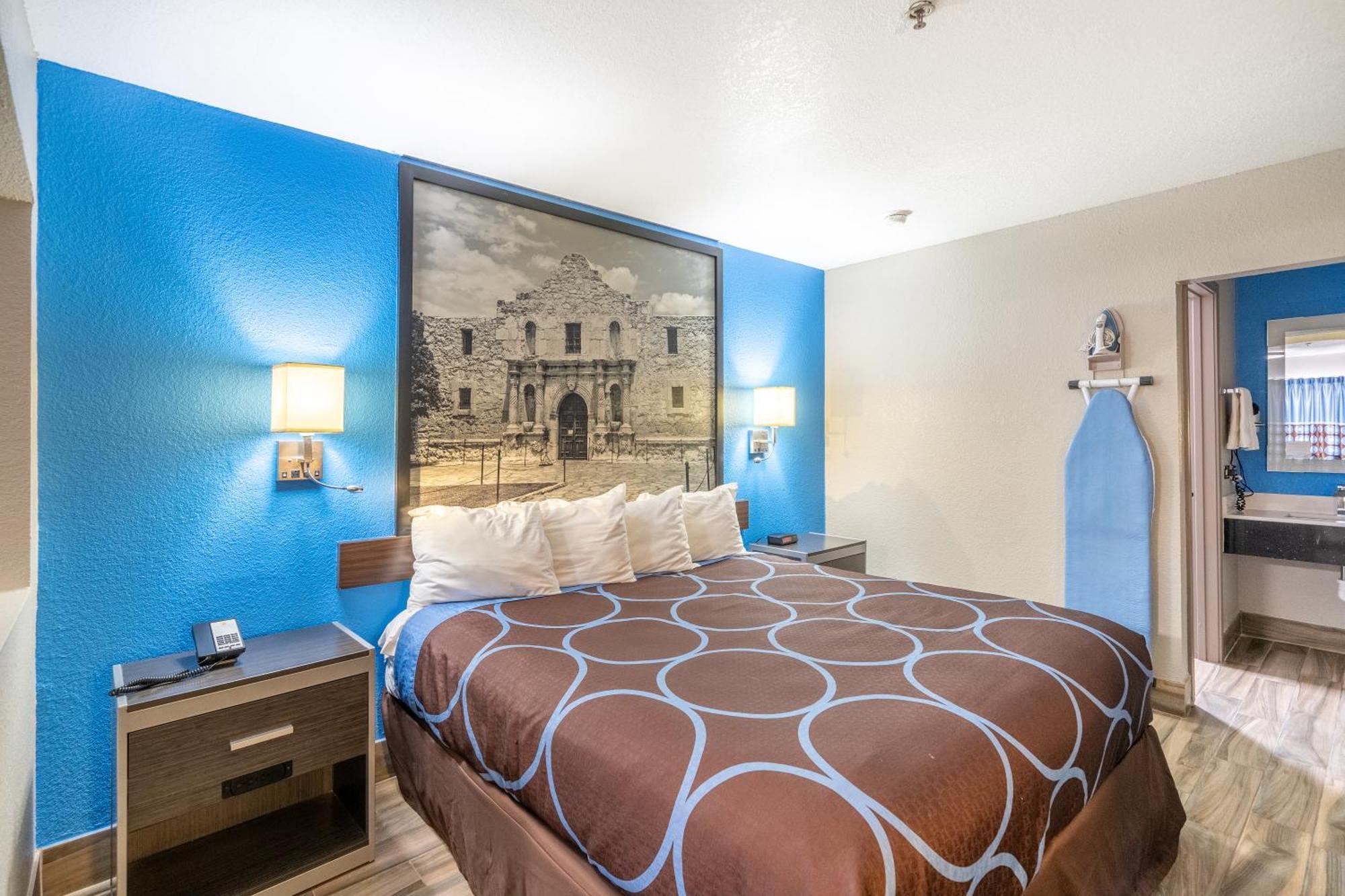 ซูเปอร์ 8 บาย วินด์แฮม ซานอันโตนิโอ/ริเวอร์วอล์ค แอเรีย Hotel ภายนอก รูปภาพ