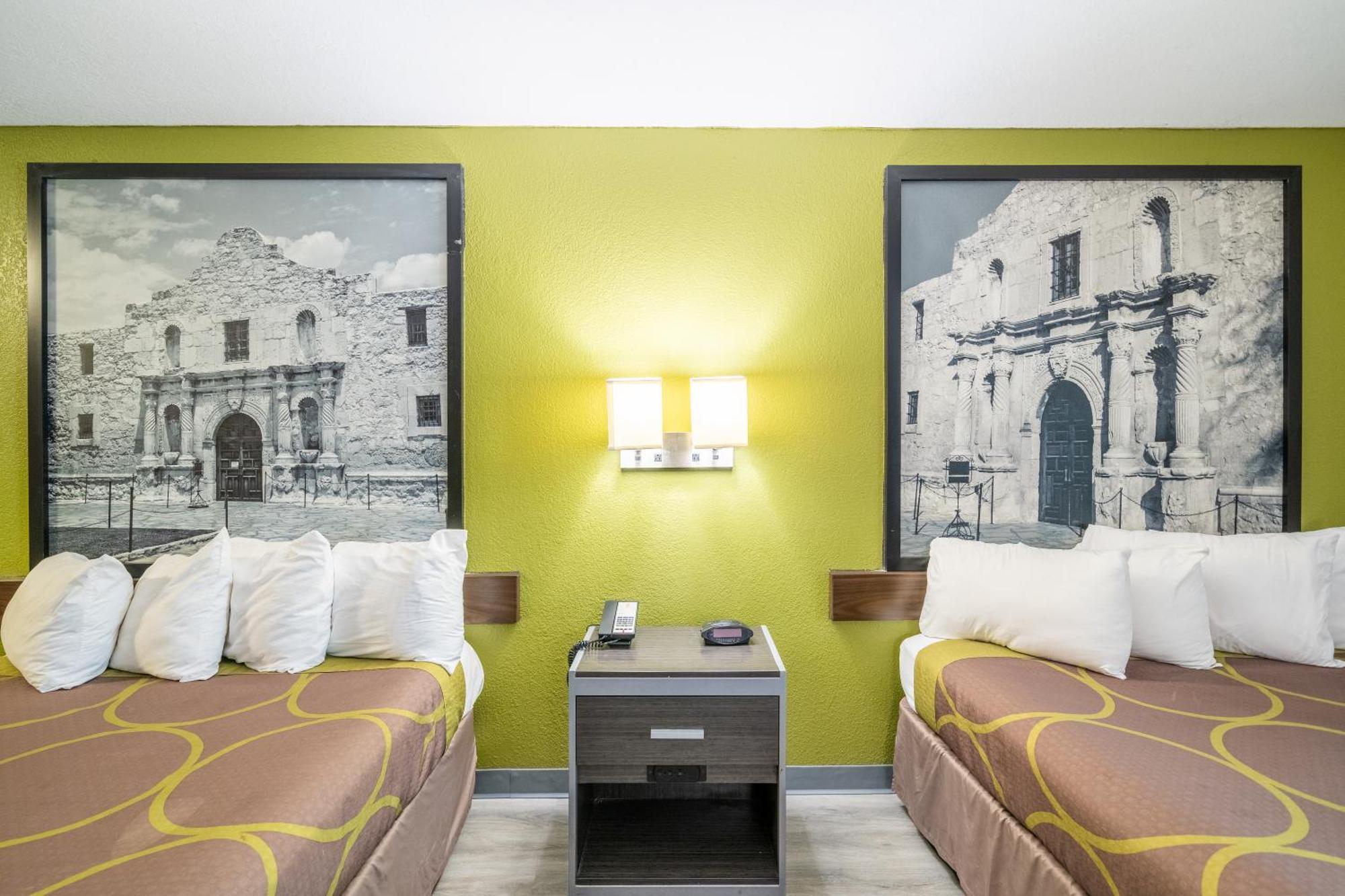 ซูเปอร์ 8 บาย วินด์แฮม ซานอันโตนิโอ/ริเวอร์วอล์ค แอเรีย Hotel ภายนอก รูปภาพ