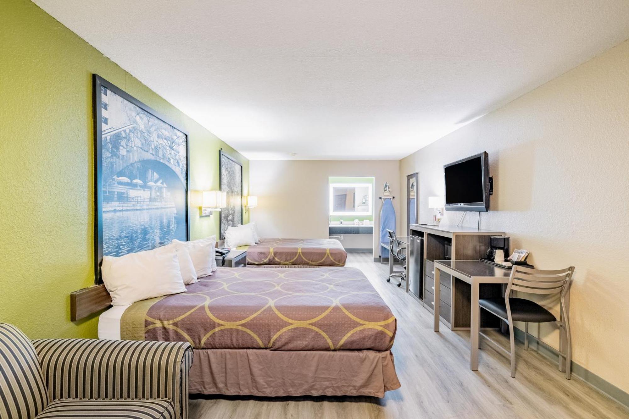 ซูเปอร์ 8 บาย วินด์แฮม ซานอันโตนิโอ/ริเวอร์วอล์ค แอเรีย Hotel ภายนอก รูปภาพ