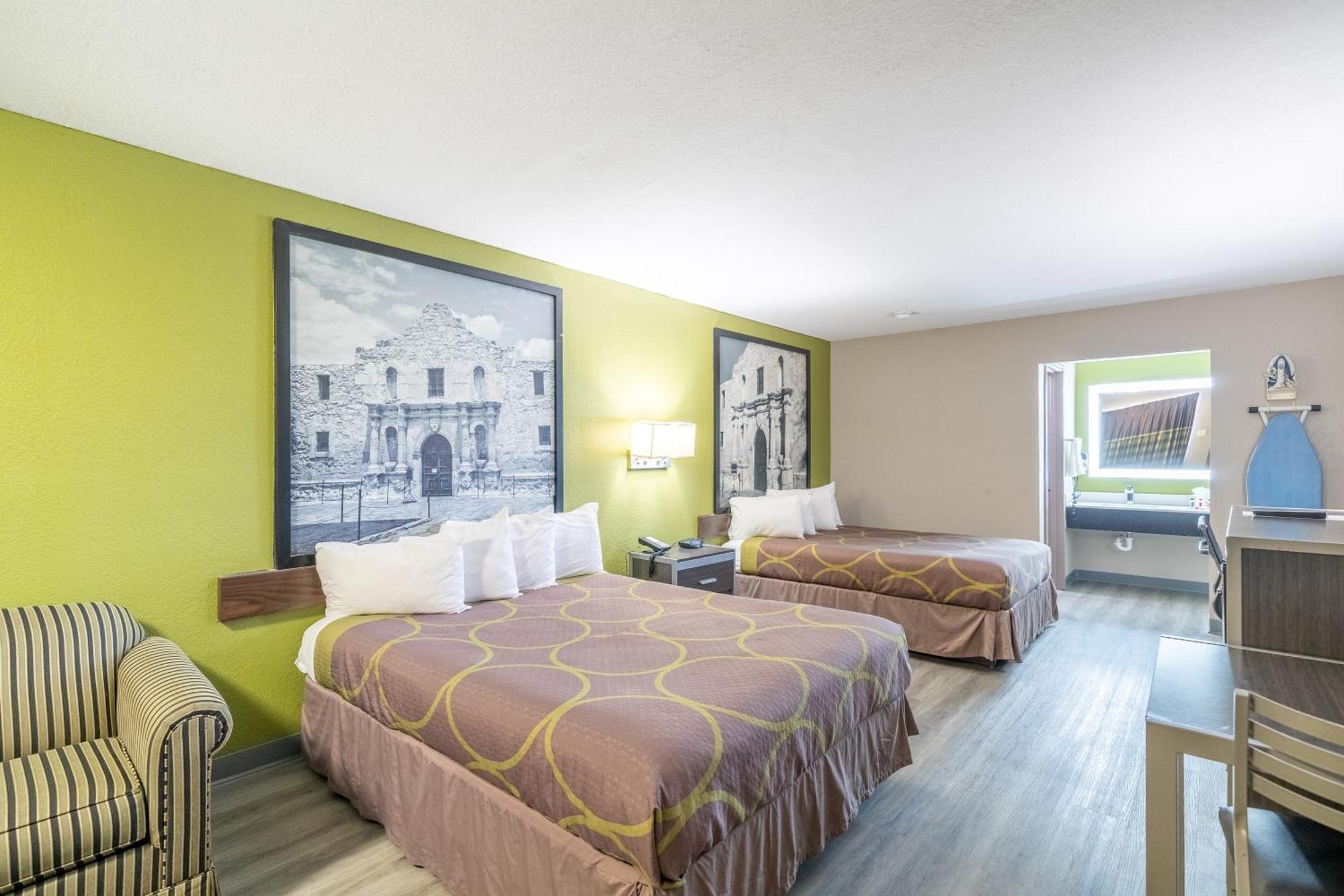 ซูเปอร์ 8 บาย วินด์แฮม ซานอันโตนิโอ/ริเวอร์วอล์ค แอเรีย Hotel ภายนอก รูปภาพ