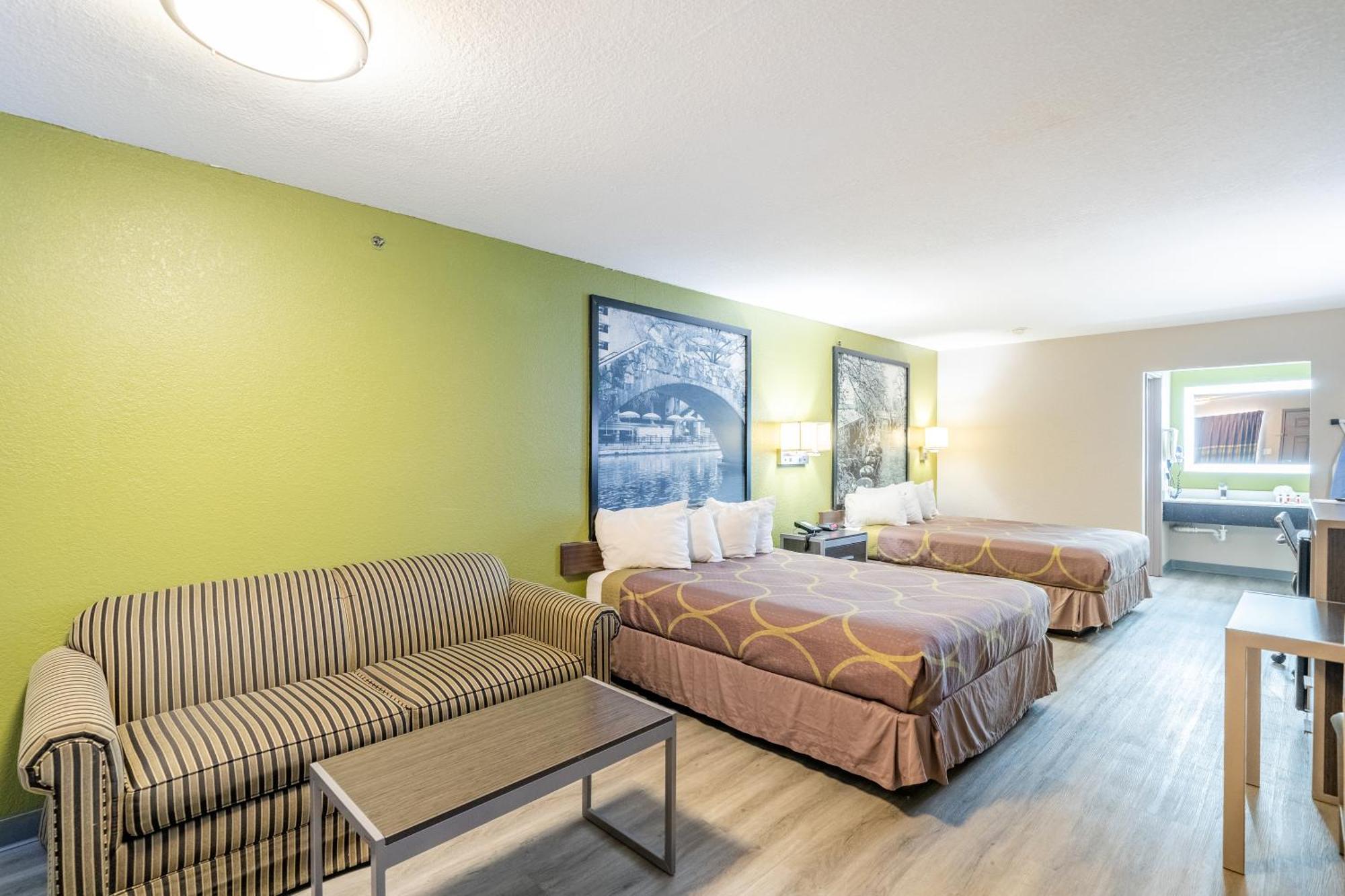 ซูเปอร์ 8 บาย วินด์แฮม ซานอันโตนิโอ/ริเวอร์วอล์ค แอเรีย Hotel ภายนอก รูปภาพ