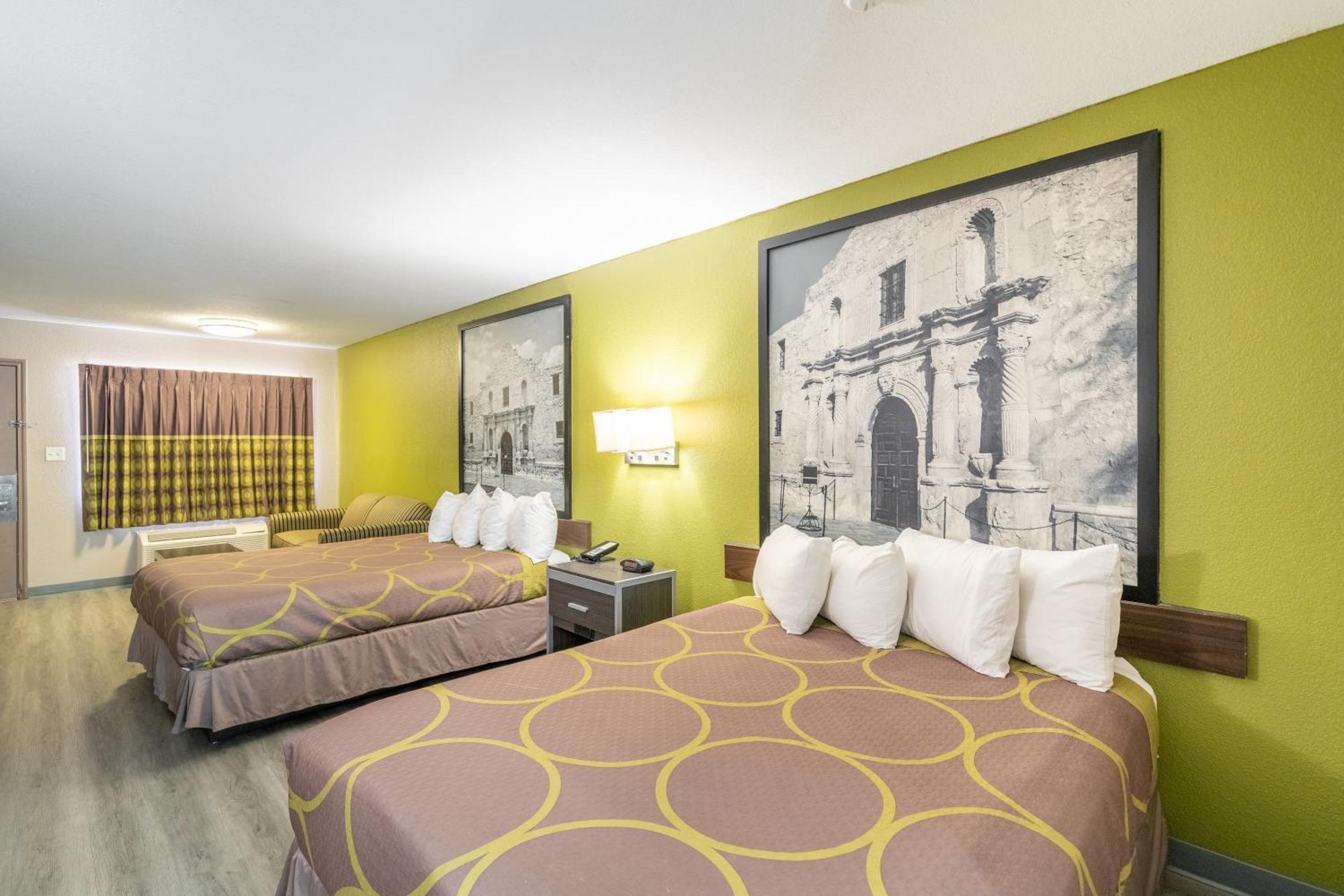 ซูเปอร์ 8 บาย วินด์แฮม ซานอันโตนิโอ/ริเวอร์วอล์ค แอเรีย Hotel ภายนอก รูปภาพ