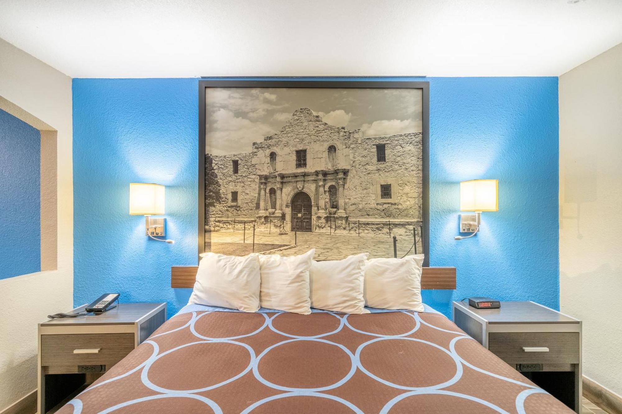 ซูเปอร์ 8 บาย วินด์แฮม ซานอันโตนิโอ/ริเวอร์วอล์ค แอเรีย Hotel ภายนอก รูปภาพ
