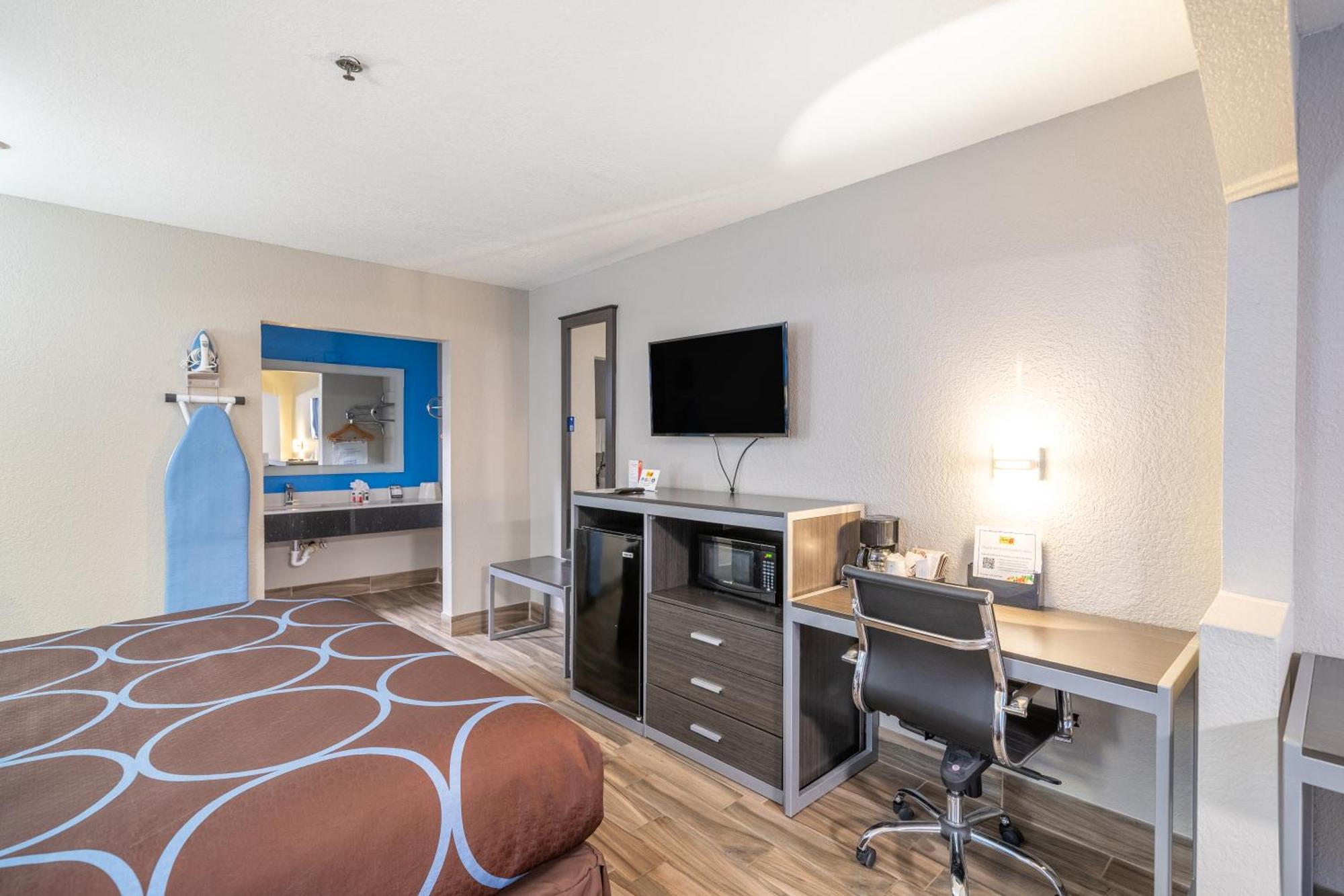ซูเปอร์ 8 บาย วินด์แฮม ซานอันโตนิโอ/ริเวอร์วอล์ค แอเรีย Hotel ภายนอก รูปภาพ